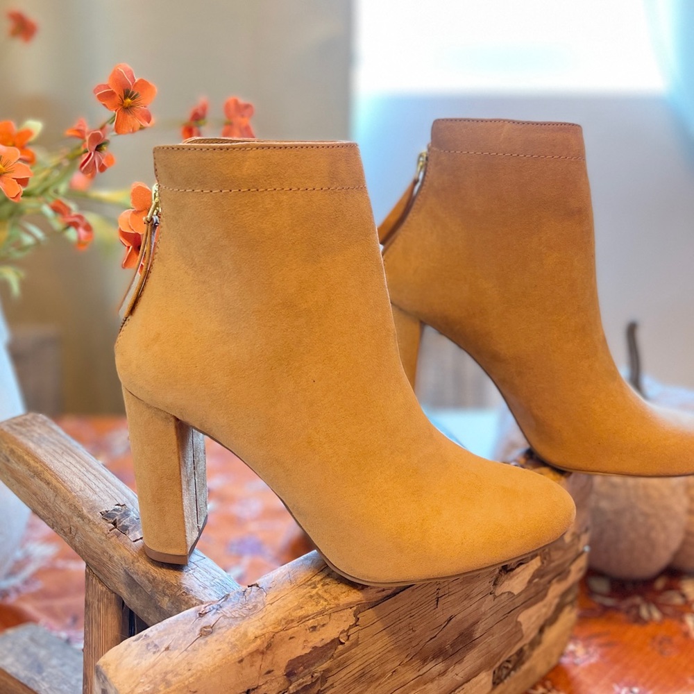 Woman’s faux suede ankle booties Camel